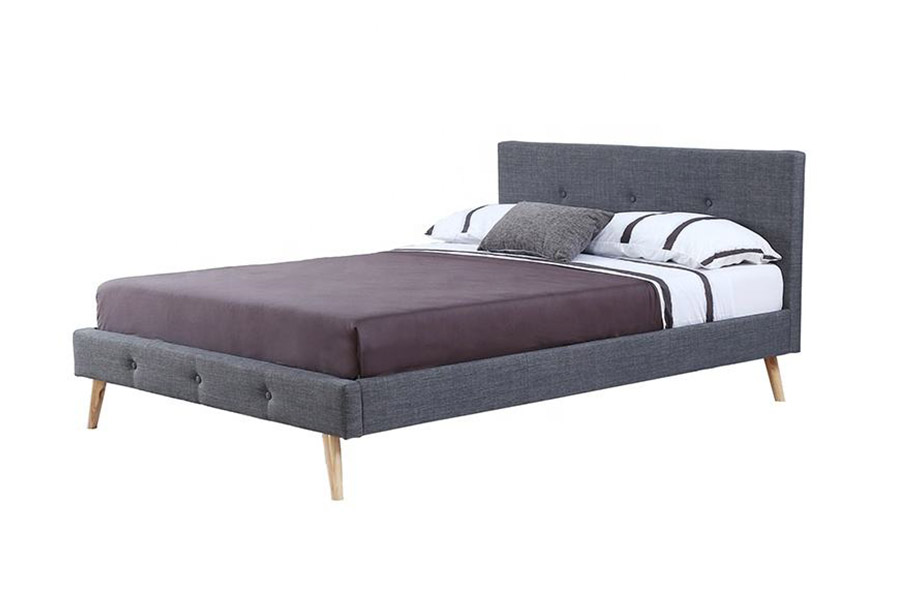 1368 Stilfuld skandinavisk design polstret seng